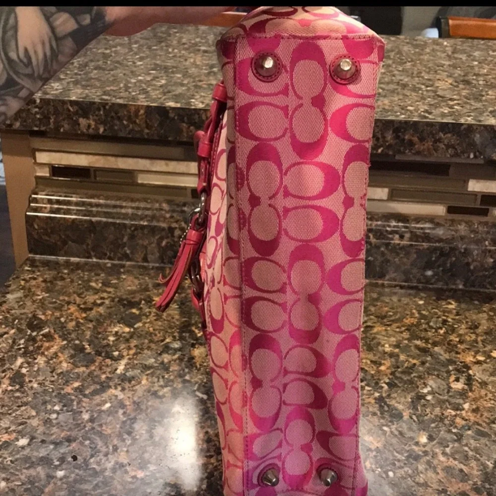 Coach Pink Shoulder Bag - Picture 4 of 4